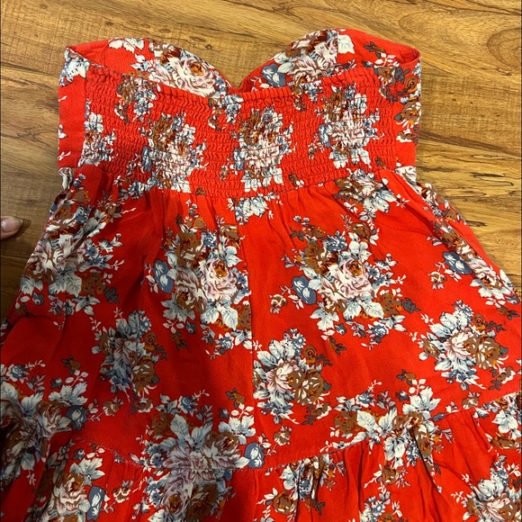 Strapless ruffle dress - Picture 2 of 7